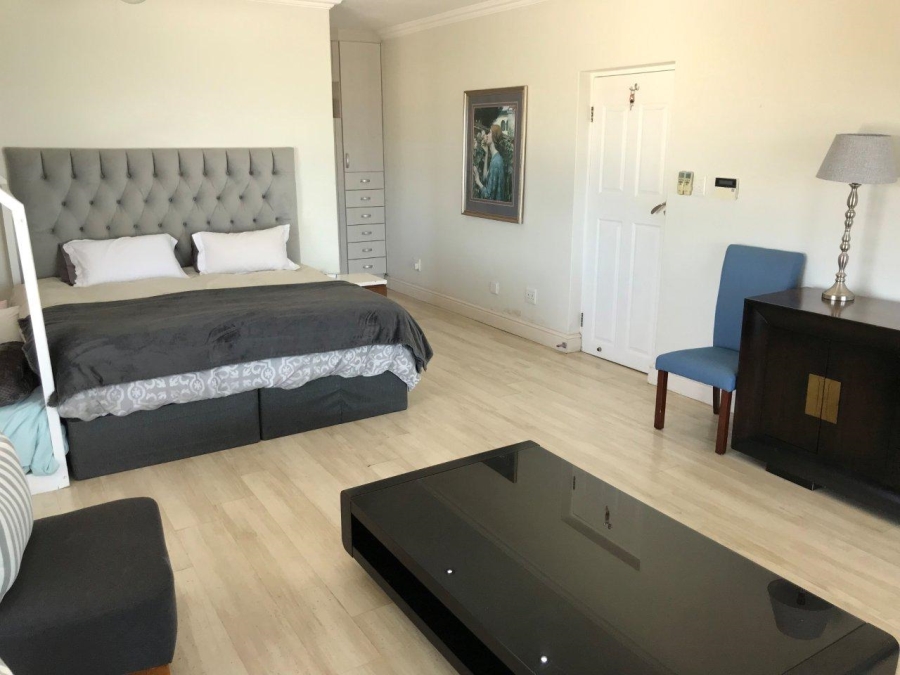 9 Bedroom Property for Sale in Wavecrest Eastern Cape